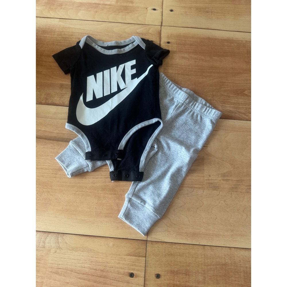 Nike Baby Bodysuit and Pants Set‎ Black White Logo 0 6 Months